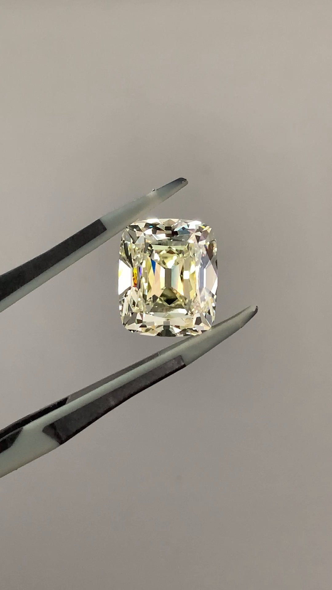 Cushion Modified Brilliant diamond